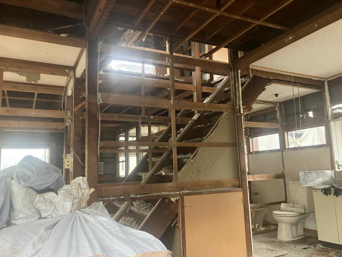 2025/08/30の解体状況：内装撤去