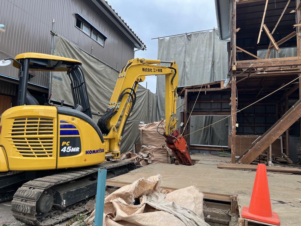 2025/08/30の解体状況：上屋重機解体　右棟