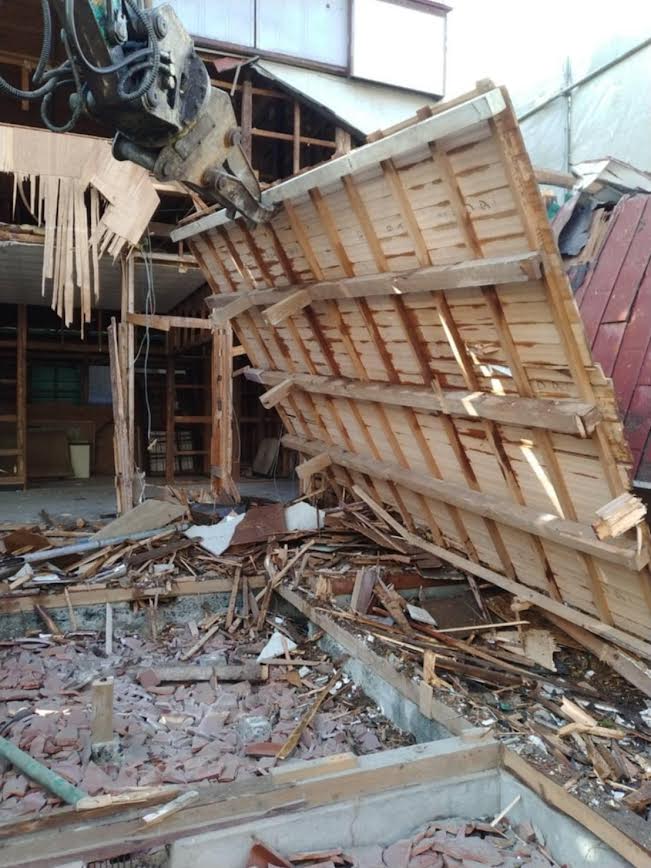 2024/12/26の解体状況：重機上屋解体
