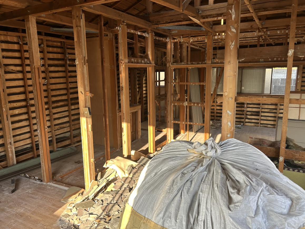 2025/03/25の解体状況：内装撤去