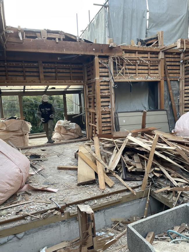 2025/03/25の解体状況：１階フル人力壊し