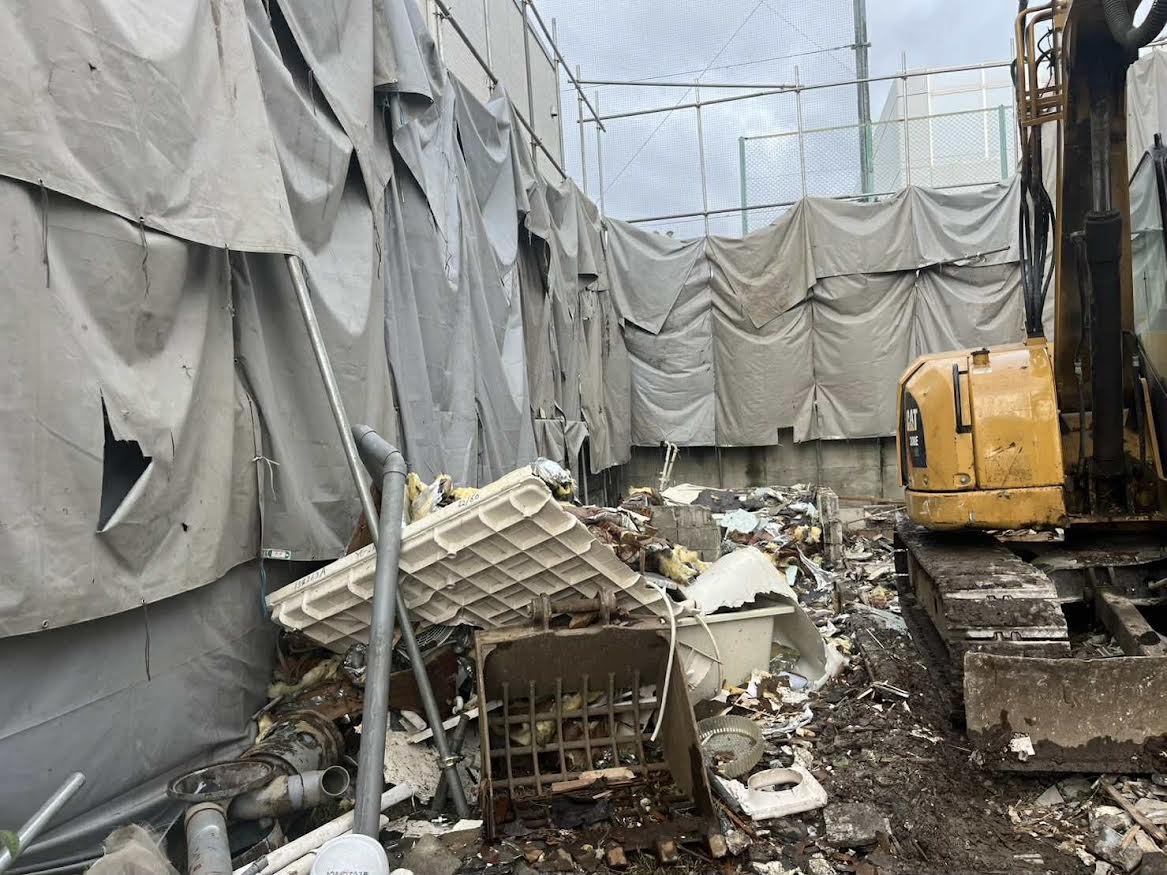 2026/02/06の解体状況：木くず搬出