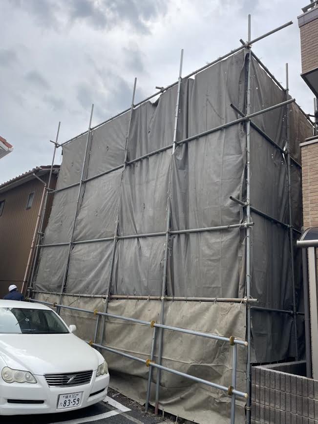 2025/04/02の解体状況：養生足場組立