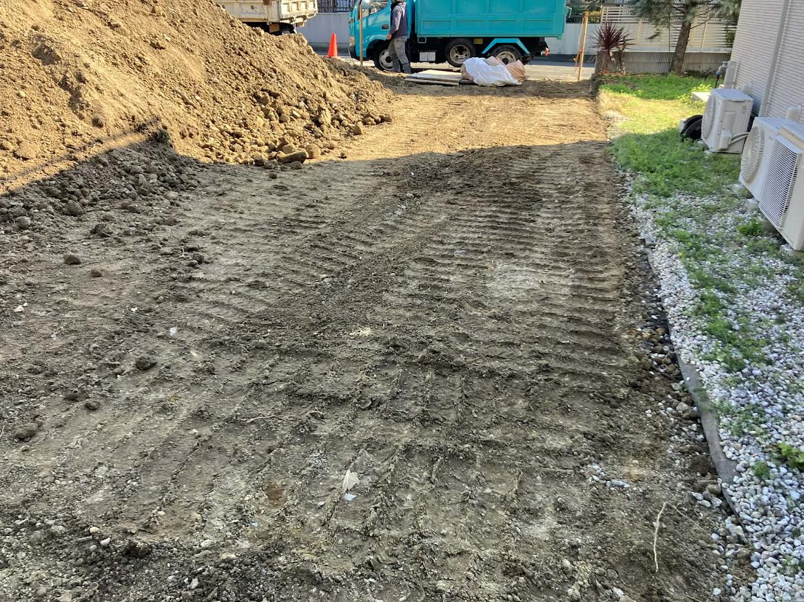 2026/03/20の解体状況：残土鋤取り状況、土地レベルを下げたいというご要望