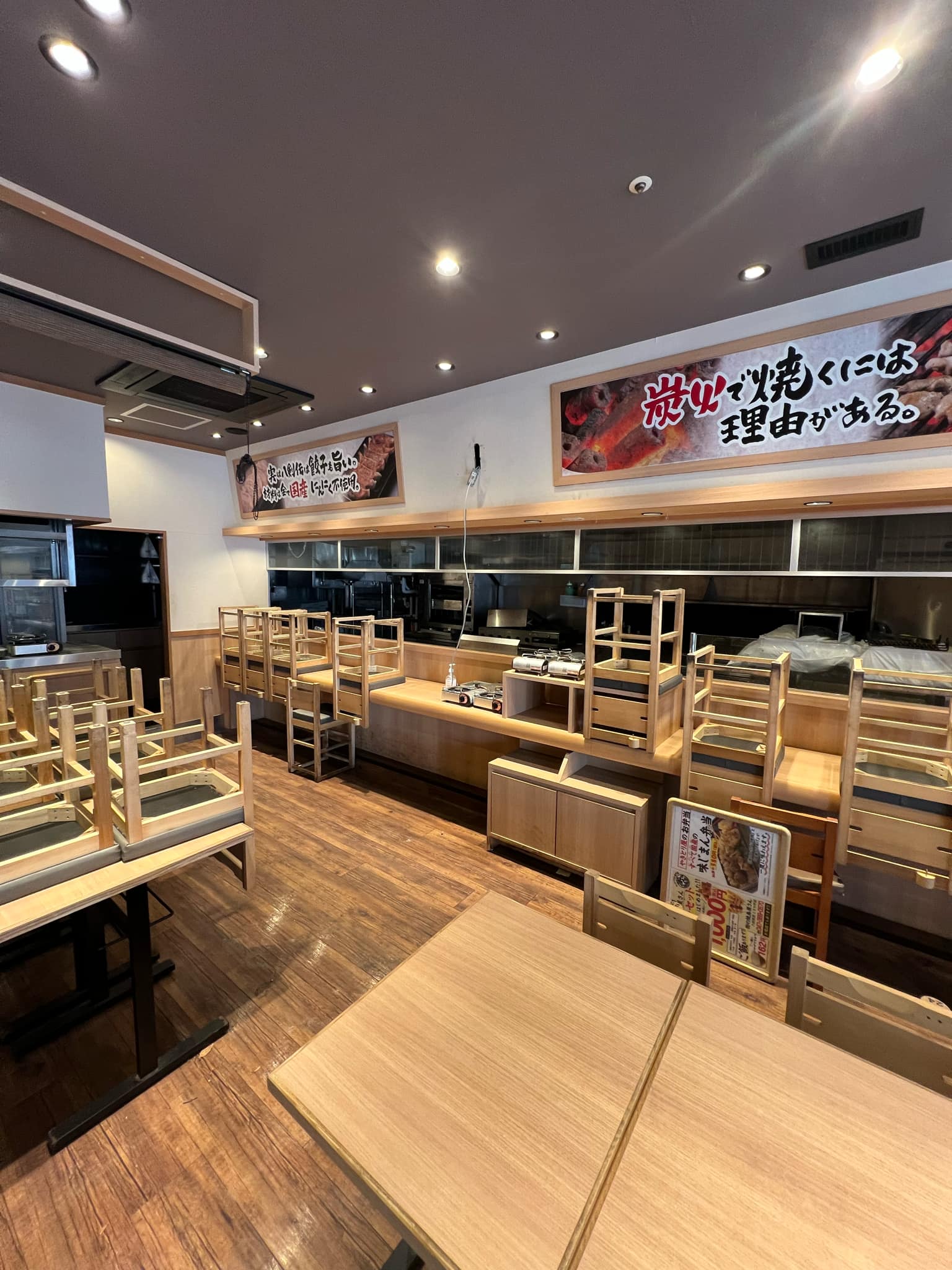 2025/02/28の解体状況：内装解体前、飲食店の各造作