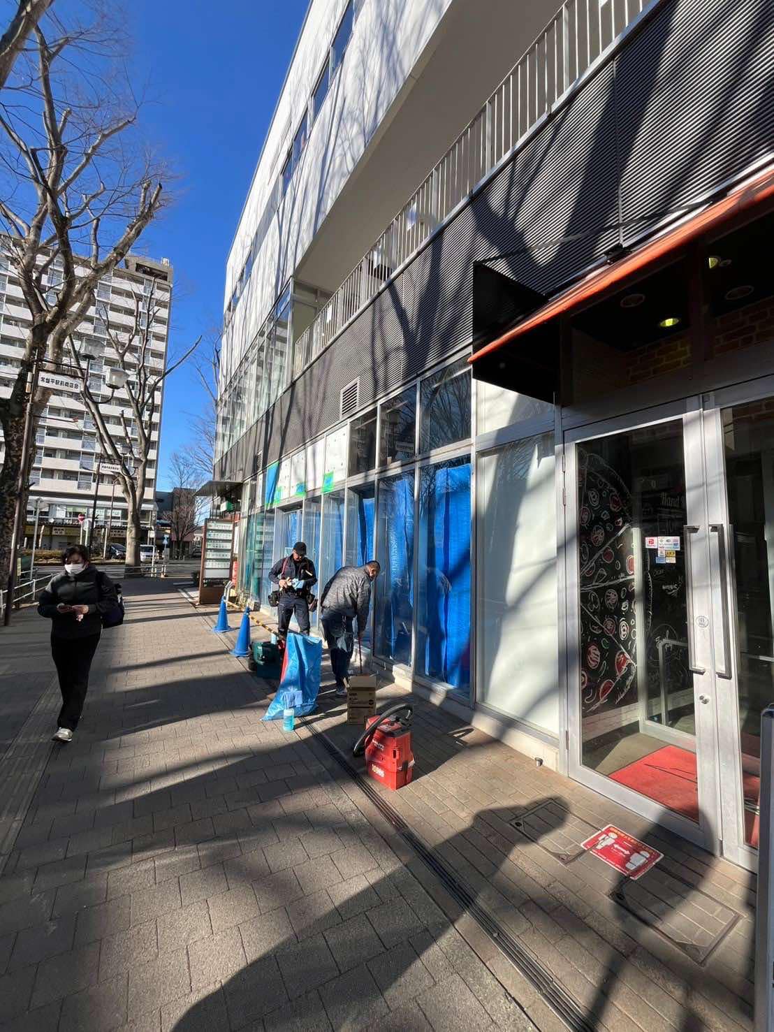 2025/02/28の解体状況：ファザード原状回復