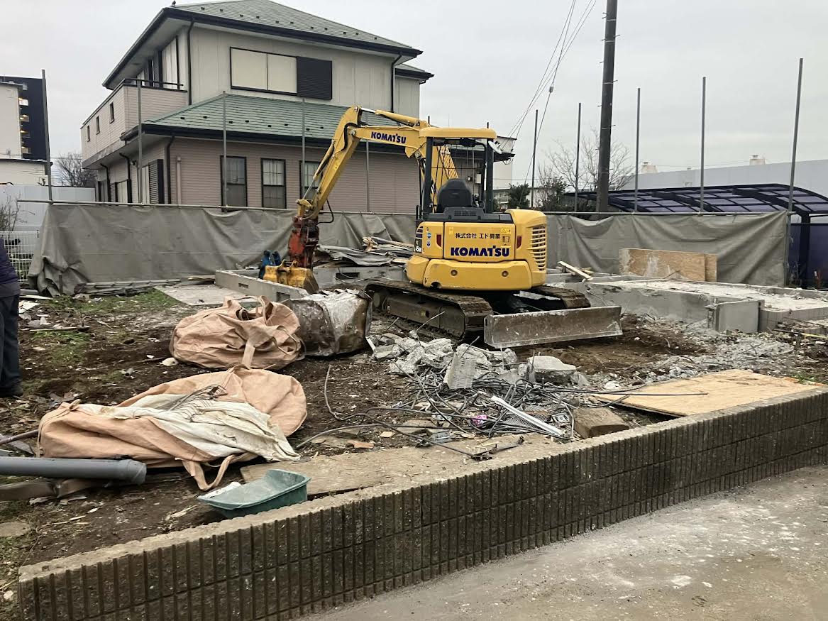 2026/04/04の解体状況：重機基礎解体