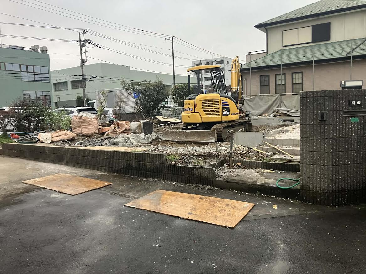 2026/04/04の解体状況：重機基礎解体