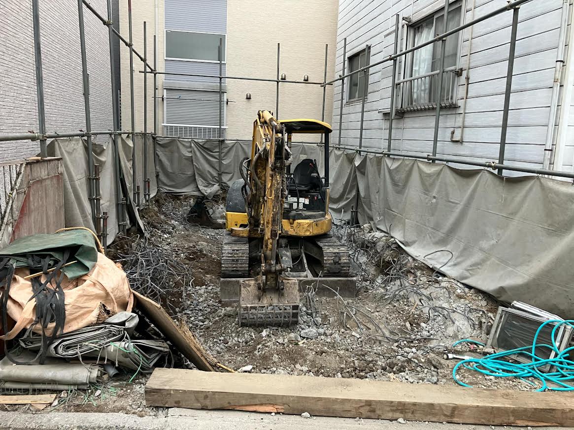 2025/11/01の解体状況：難易度最強クラスのRC造地下車庫解体、厚さ0.2mの底板撤去