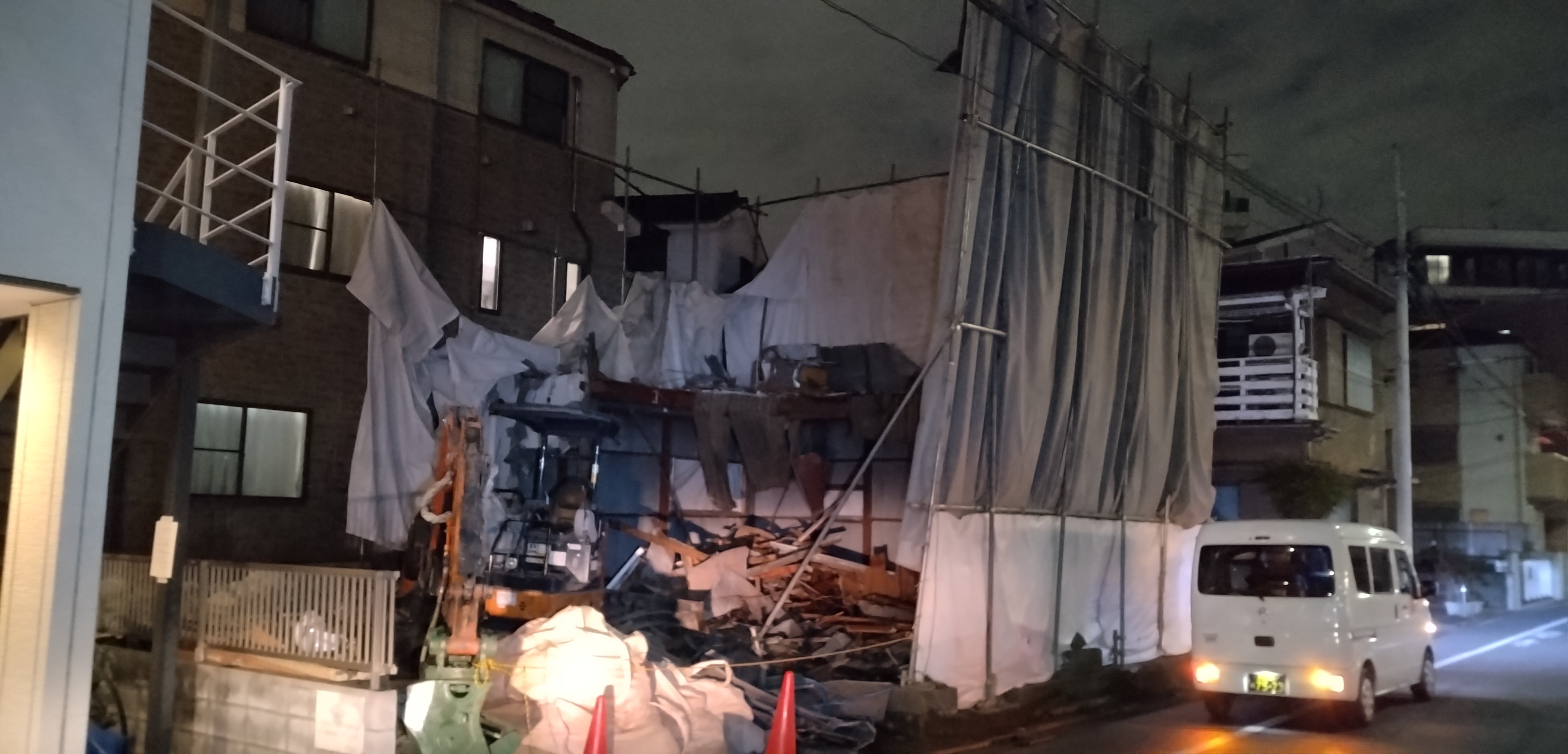 2025/01/27の解体状況：重機解体