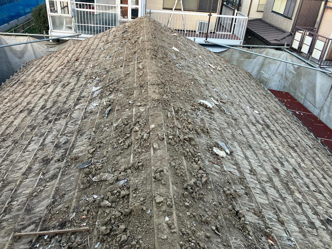 2025/02/24の解体状況：瓦屋根撤去完了