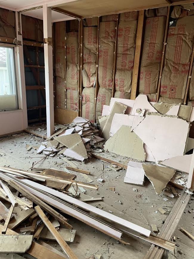 2025/02/14の解体状況：内装解体