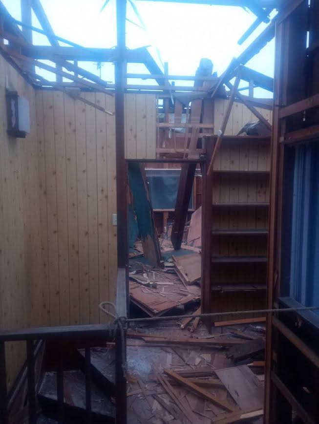 2025/02/14の解体状況：屋根落とし