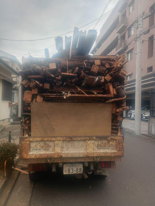 2025/02/14の解体状況：木くず搬出状況