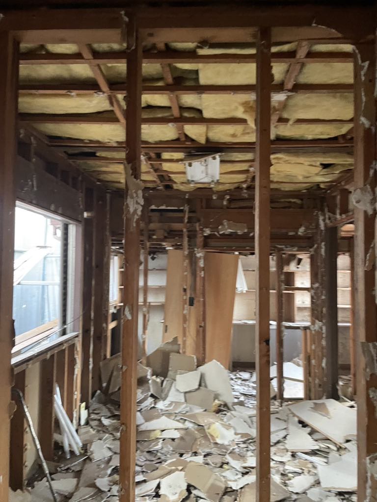 2025/02/28の解体状況：ボード撤去