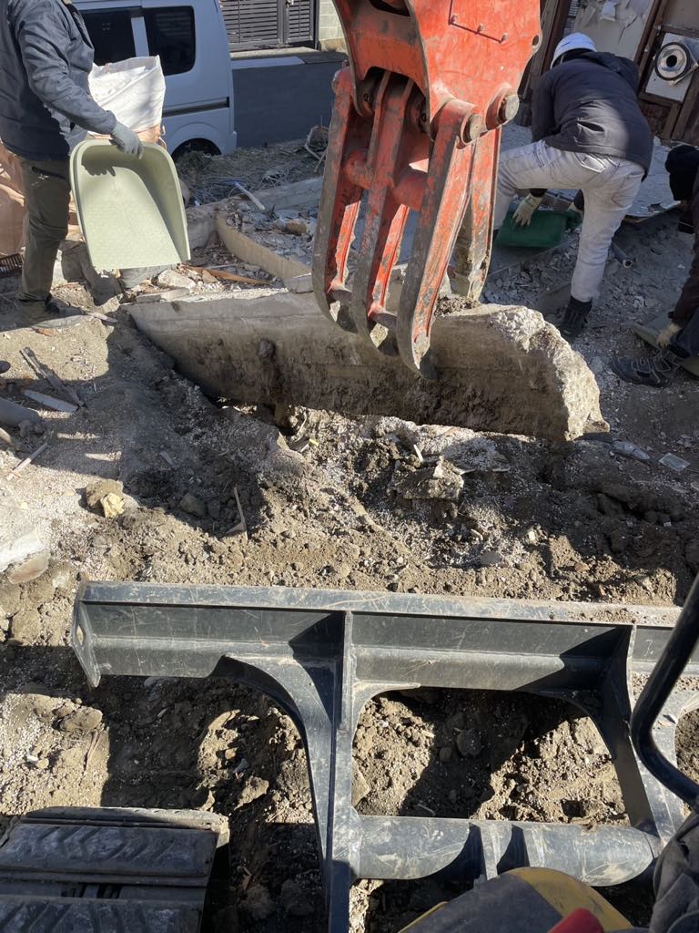 2025/02/28の解体状況：基礎撤去