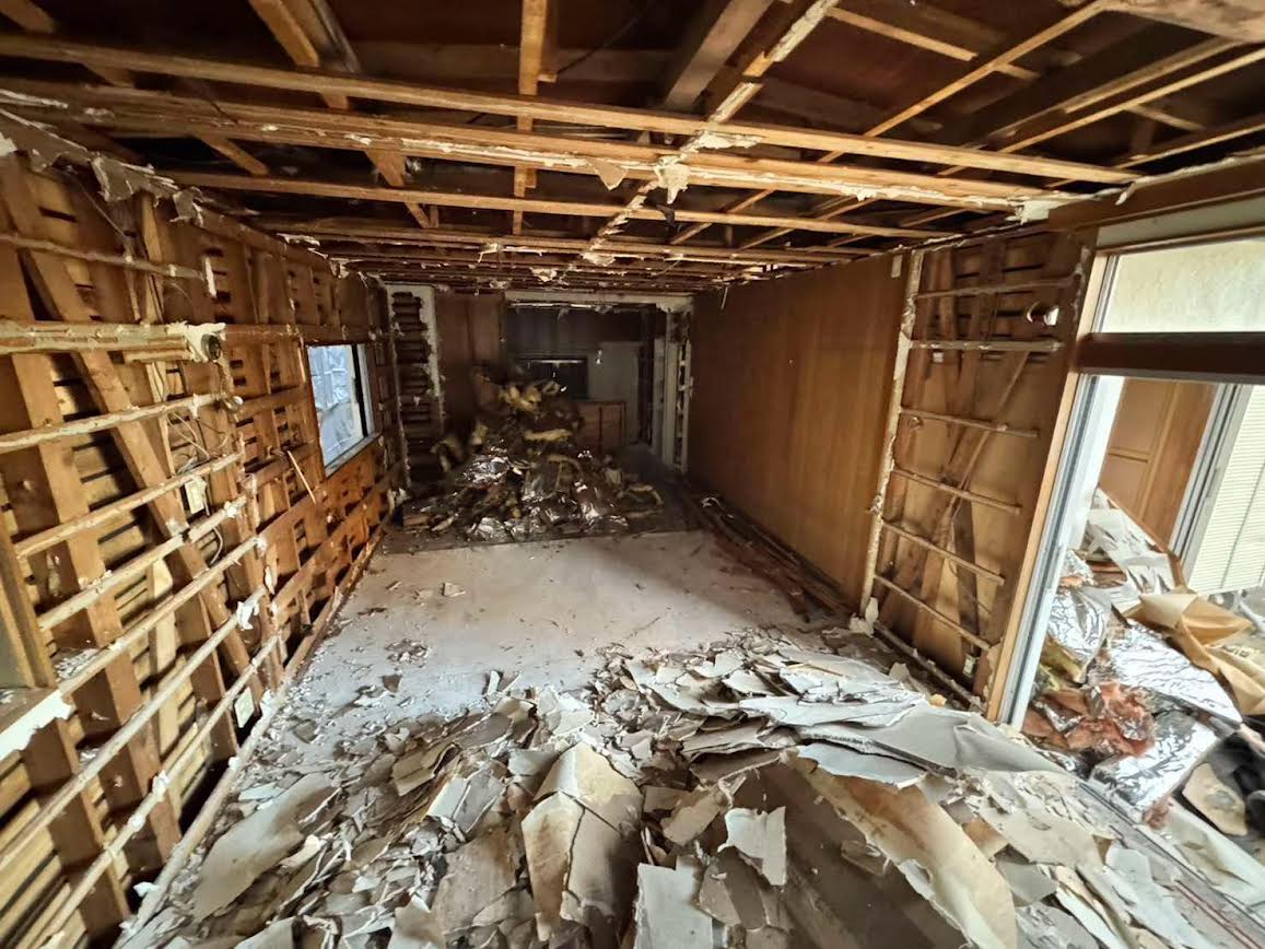 2025/02/18の解体状況：内装解体