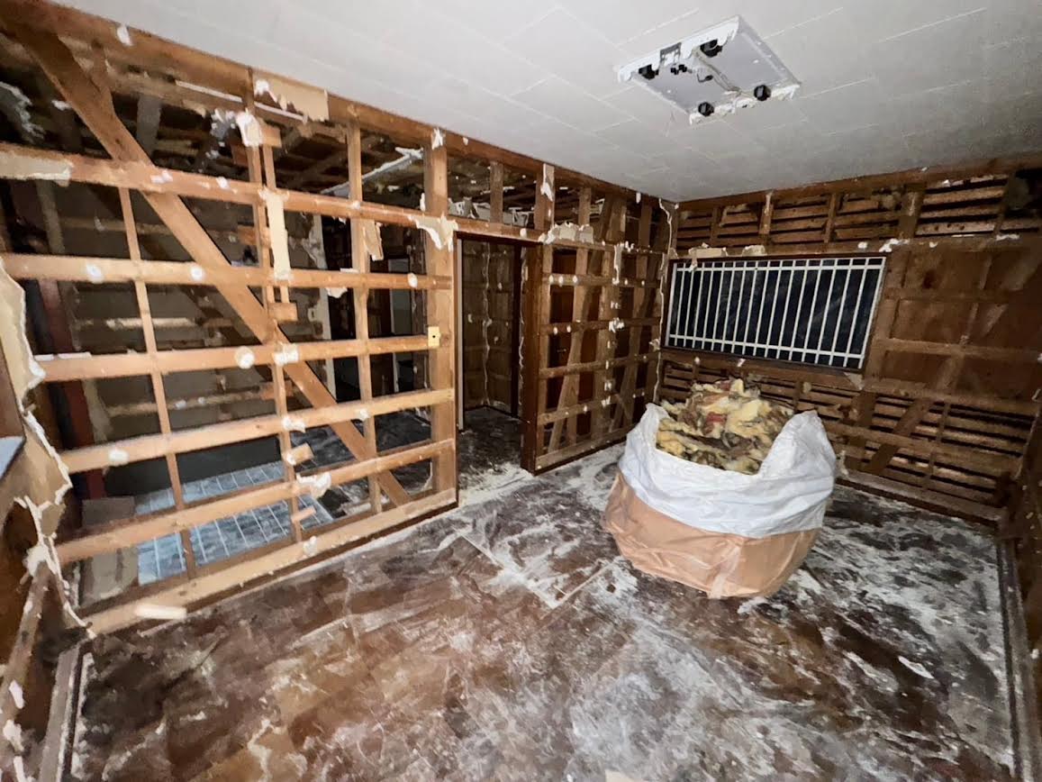 2025/02/18の解体状況：内装材分別