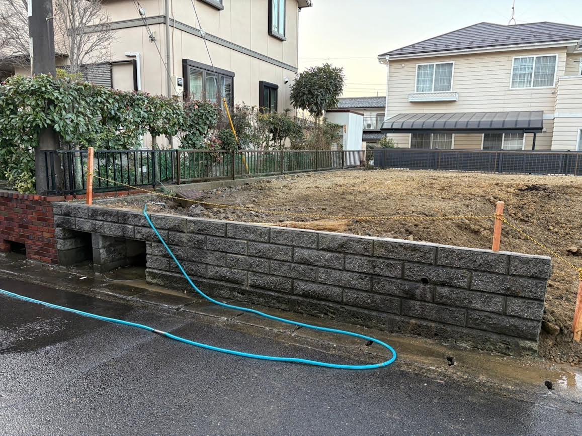 2025/02/18の解体状況：土留めブロック塀エンジンカッター撤去