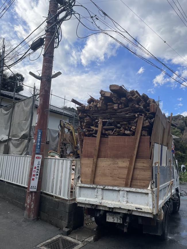 2025/01/10の解体状況：木くず搬出