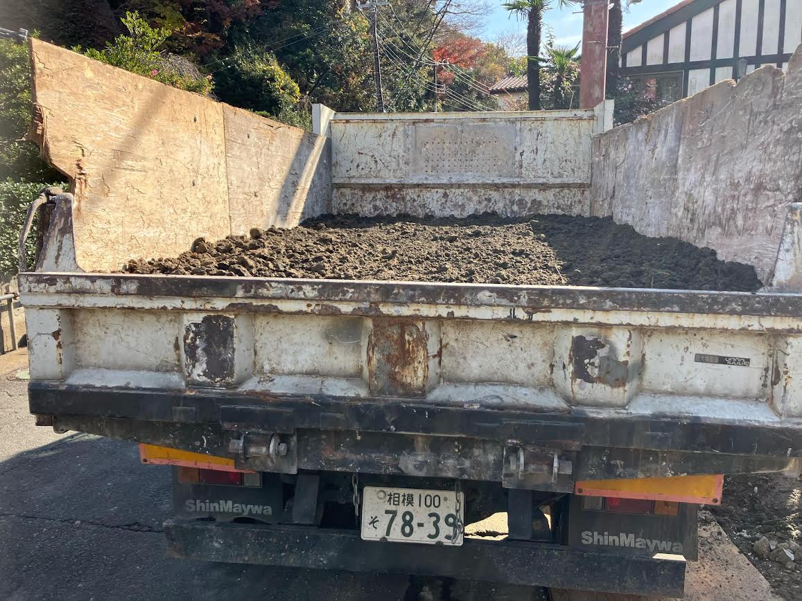 2025/01/10の解体状況：残土鋤取り処分