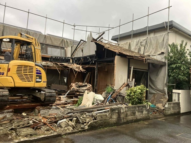 2025/10/20の解体状況：重機解体状況
