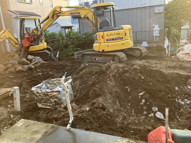 2025/10/20の解体状況：地中埋設物掘削スケルトン状況