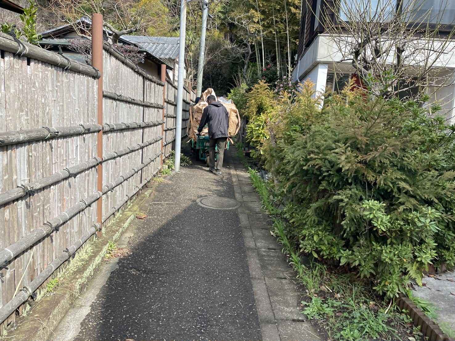 2026/04/20の解体状況：幅員１．２ｍ車両通行不可<br>２５０ｍの人力小運搬