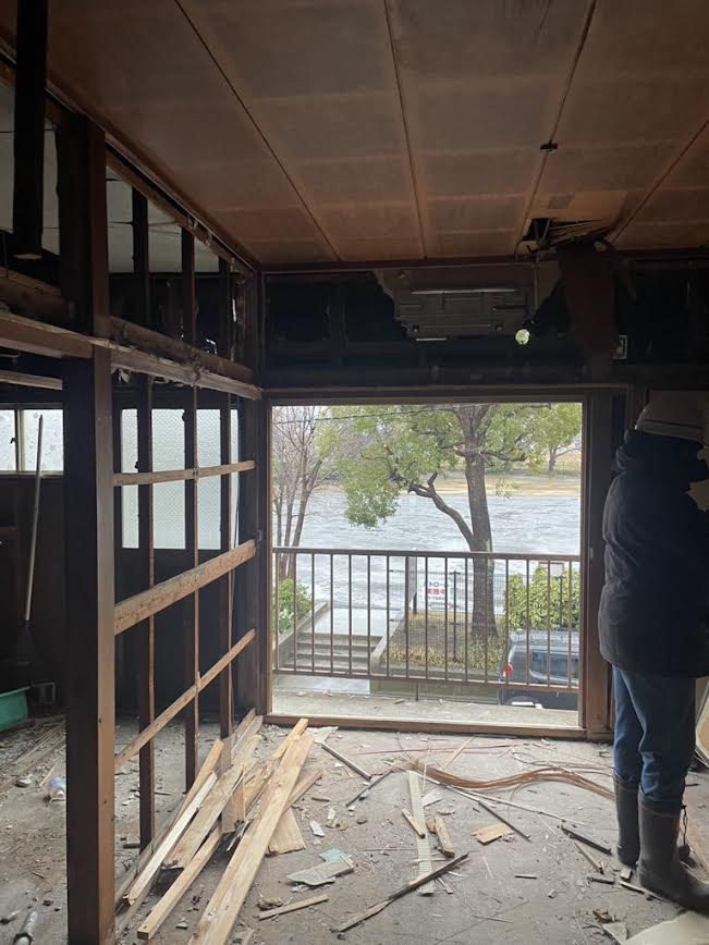 2025/03/21の解体状況：内装撤去