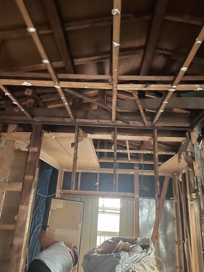 2025/03/21の解体状況：内装撤去