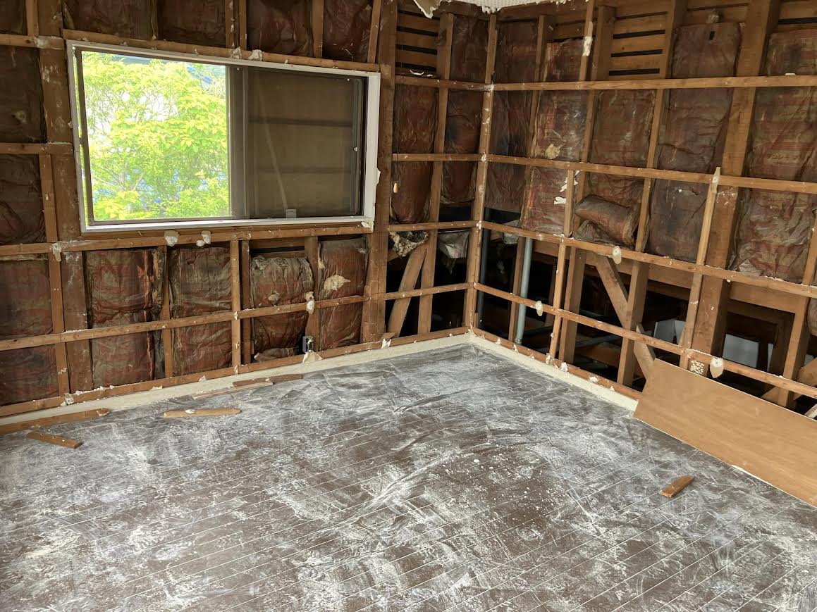 2025/05/24の解体状況：内装解体