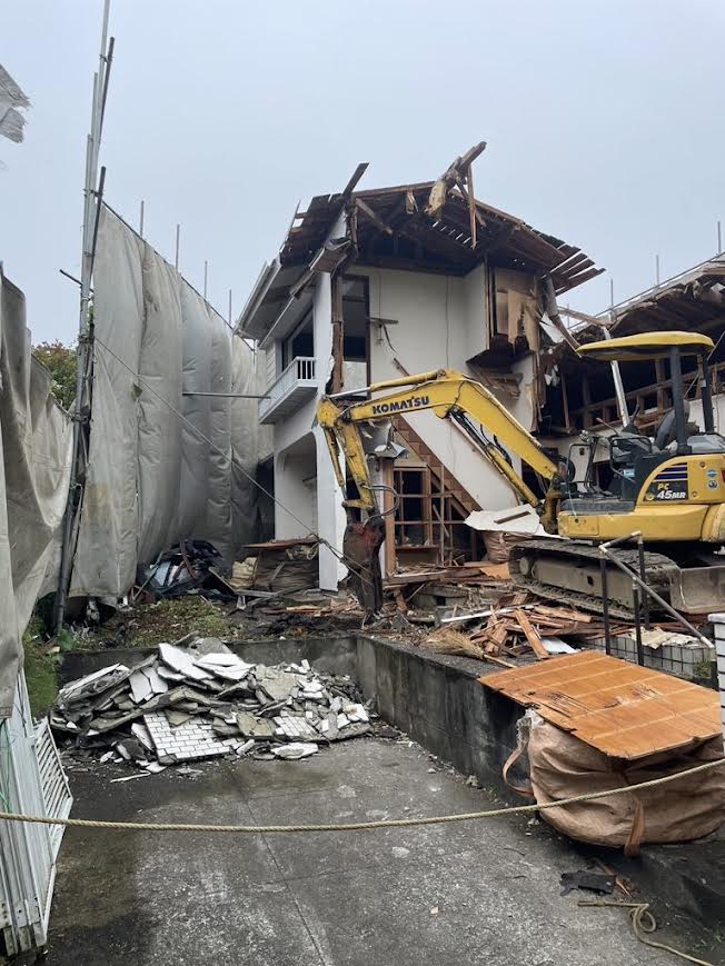 2025/05/24の解体状況：重機解体状況