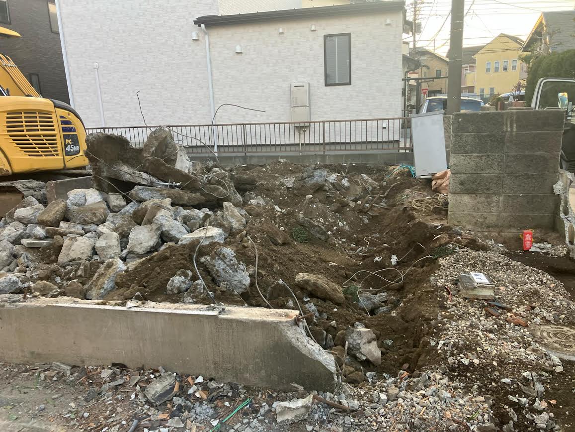 2025/02/15の解体状況：基礎、外構解体