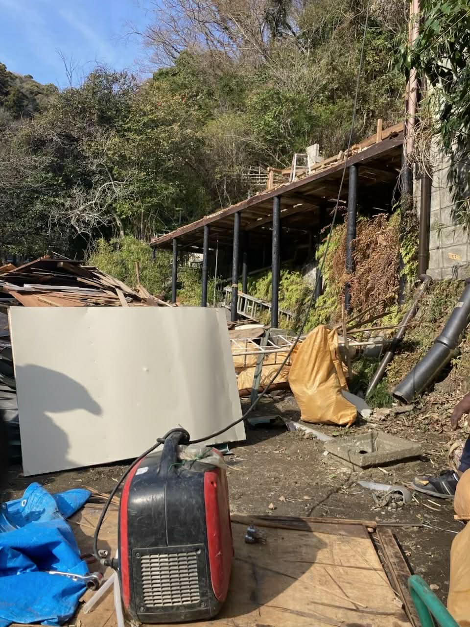 2026/04/20の解体状況：上屋人力解体