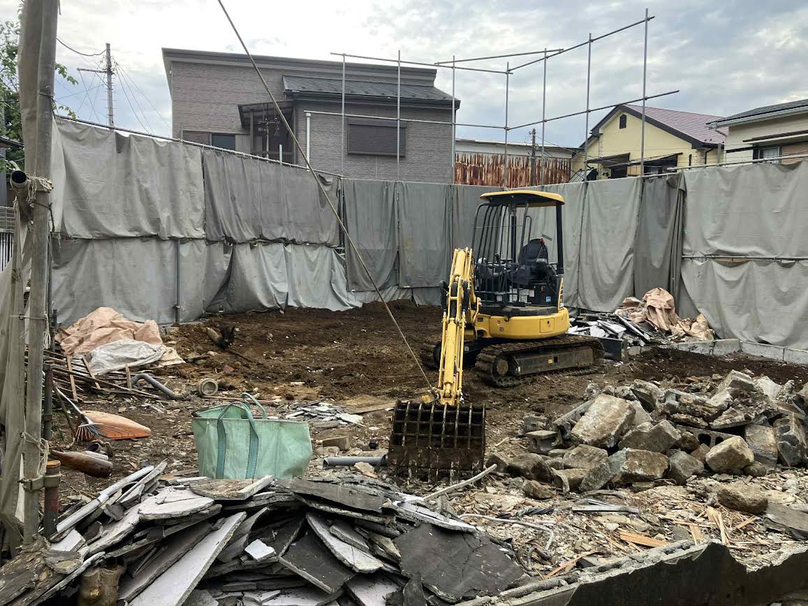 2025/06/30の解体状況：基礎撤去状況、約６０メートルの人力運搬＋人力積込み