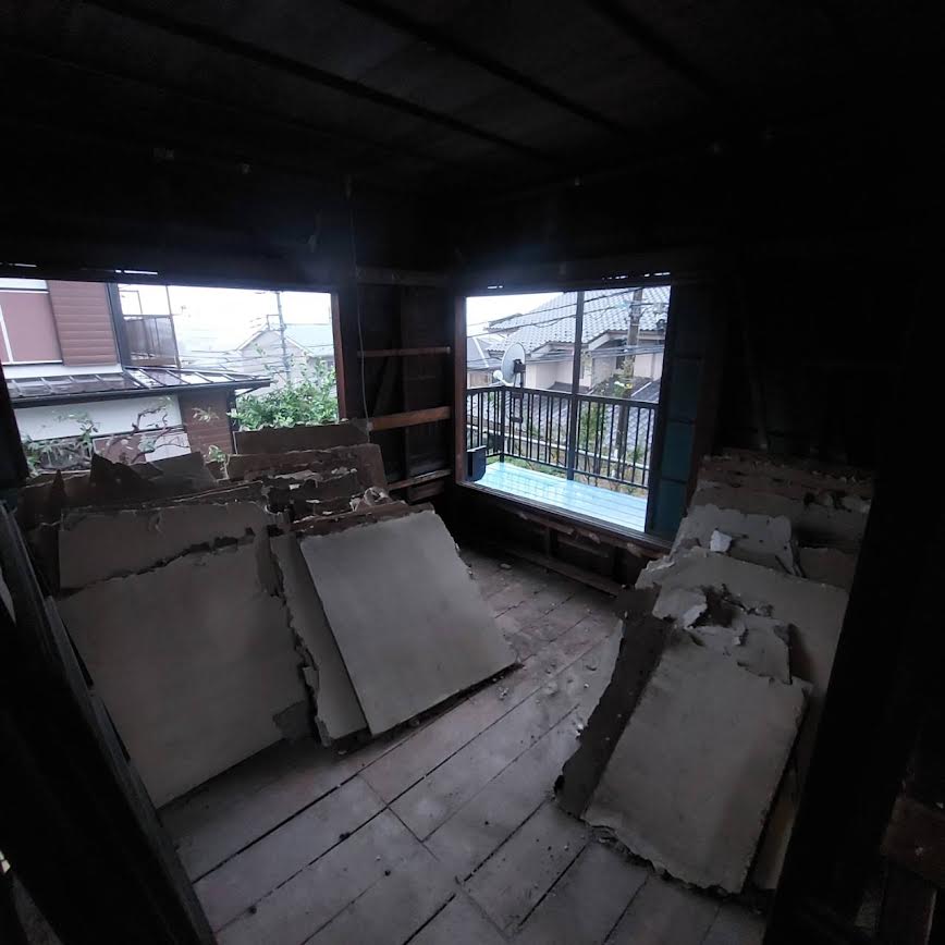 2024/11/04の解体状況：内装撤去