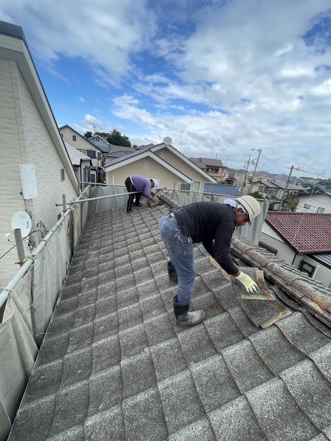 2024/11/04の解体状況：瓦屋根落とし