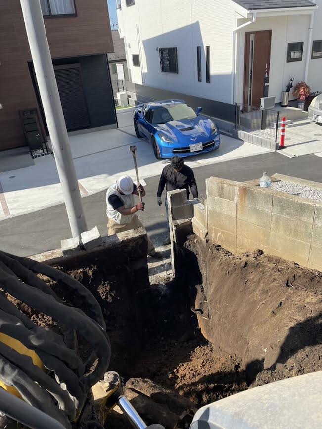 2024/11/04の解体状況：大谷石擁壁人力撤去