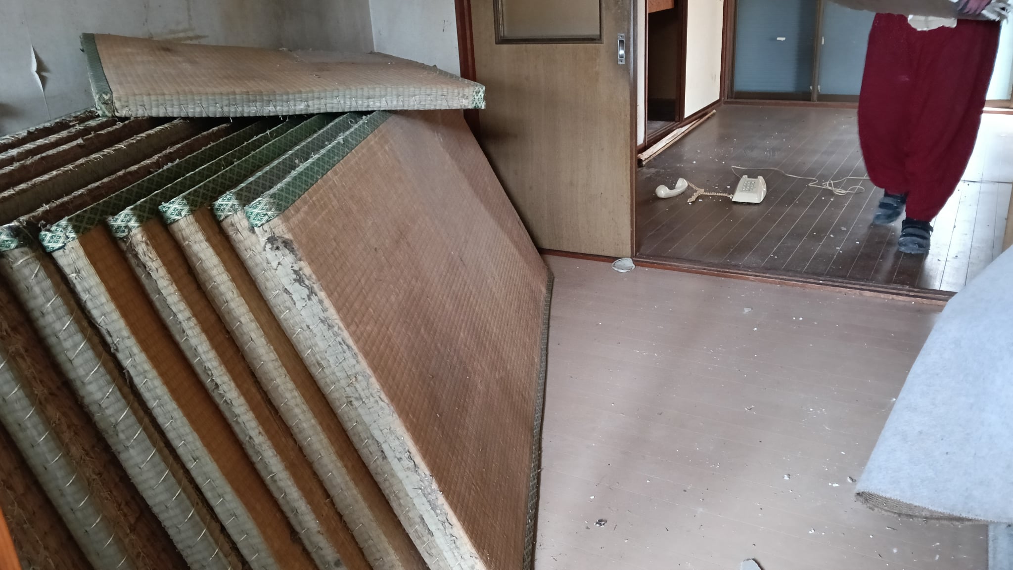 2025/05/10の解体状況：畳搬出