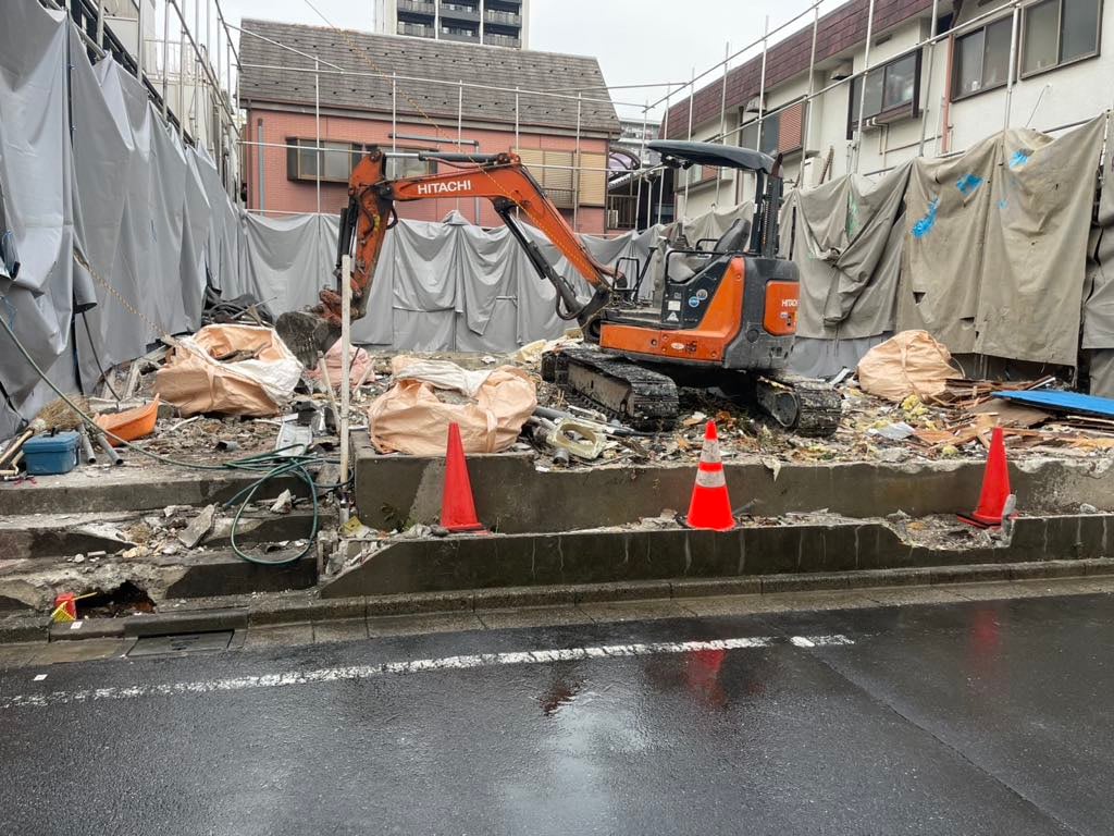 2025/05/10の解体状況：重機上屋解体