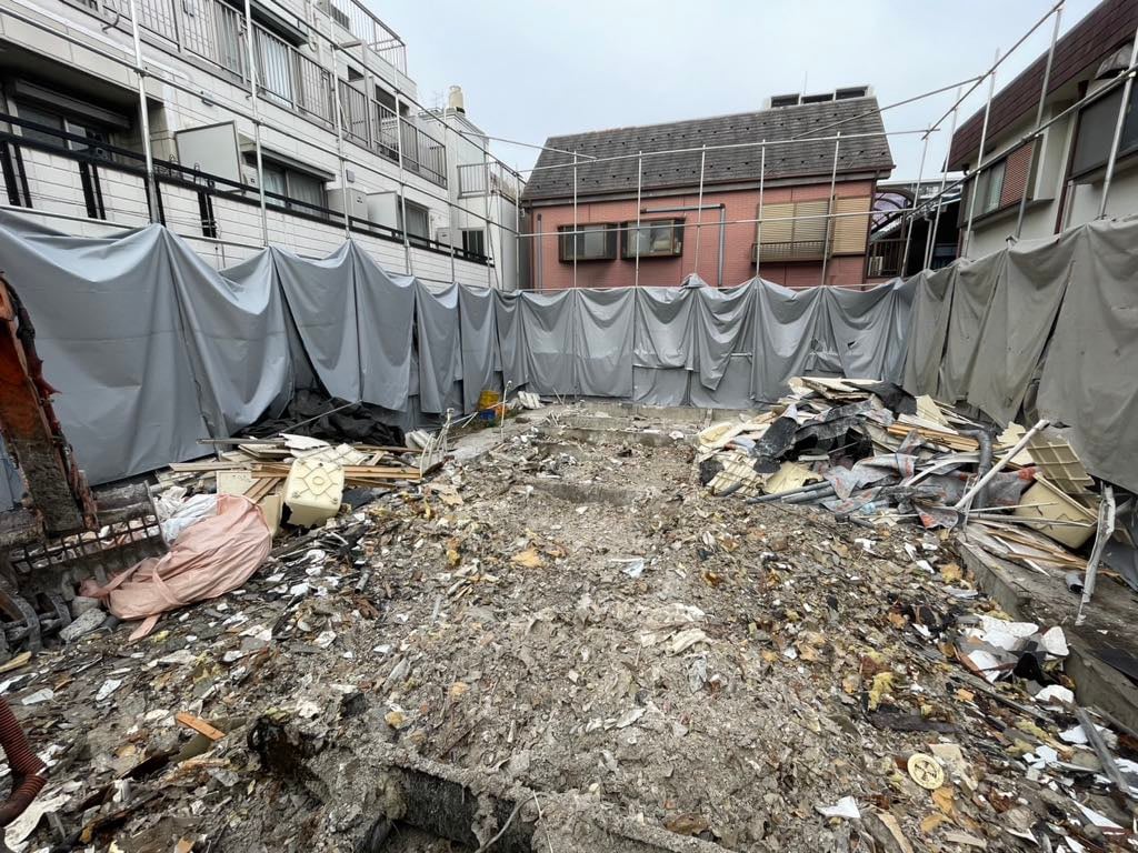 2025/05/10の解体状況：ベタ基礎撤去状況