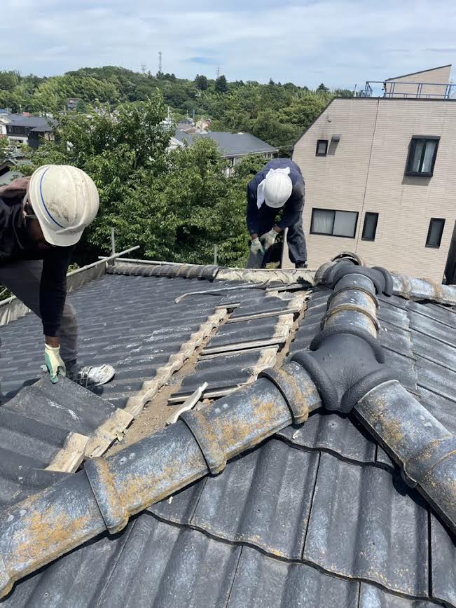 2025/07/15の解体状況：瓦屋根落とし状況