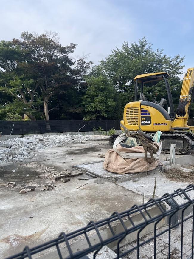 2025/07/15の解体状況：ベタ基礎撤去状況
