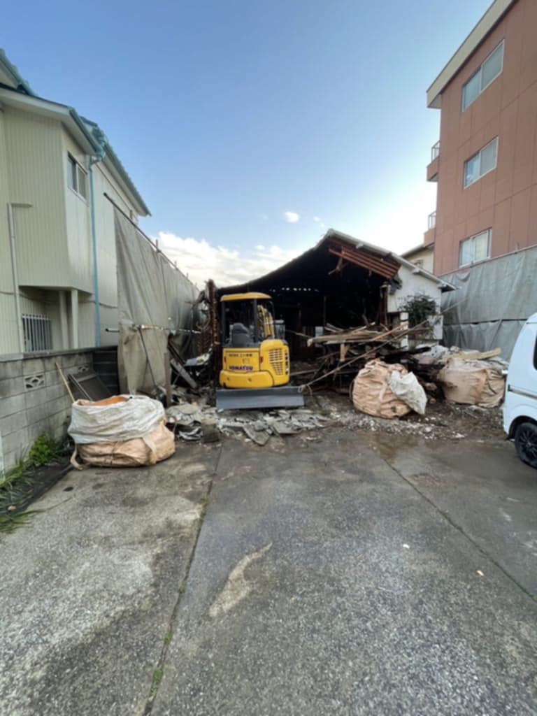 2025/04/18の解体状況：重機上屋解体