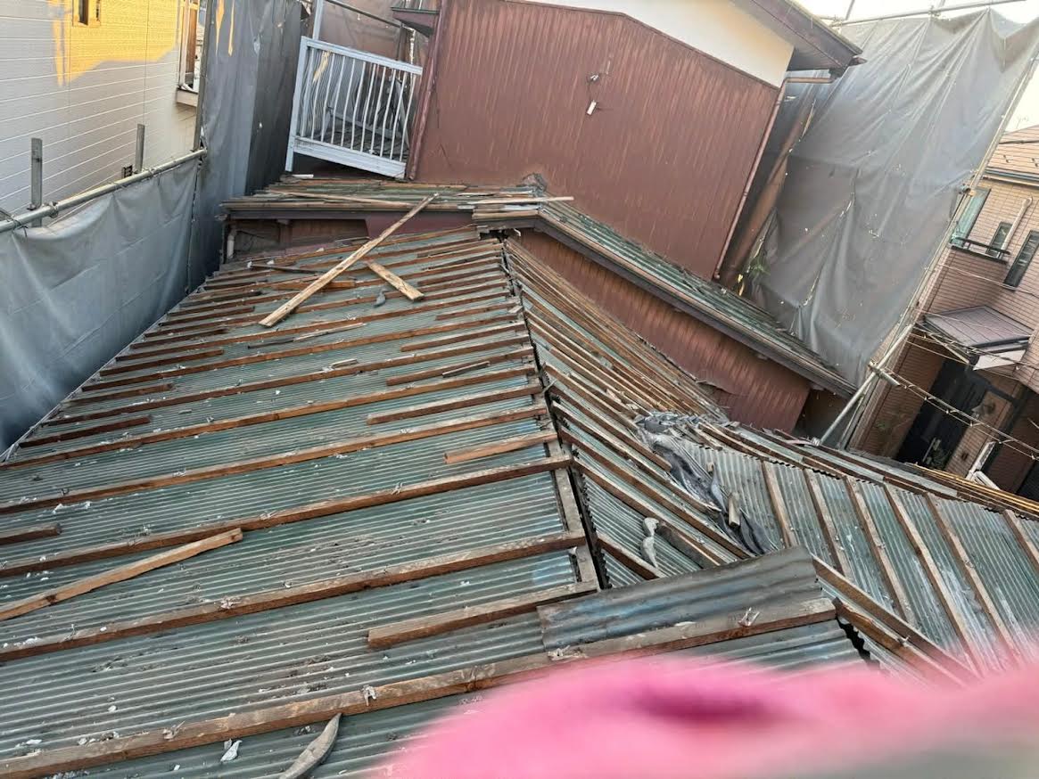 2025/12/09の解体状況：屋根落とし完了