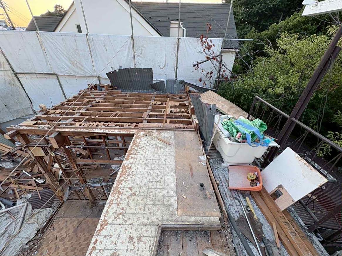 2026/01/06の解体状況：１階人力壊し