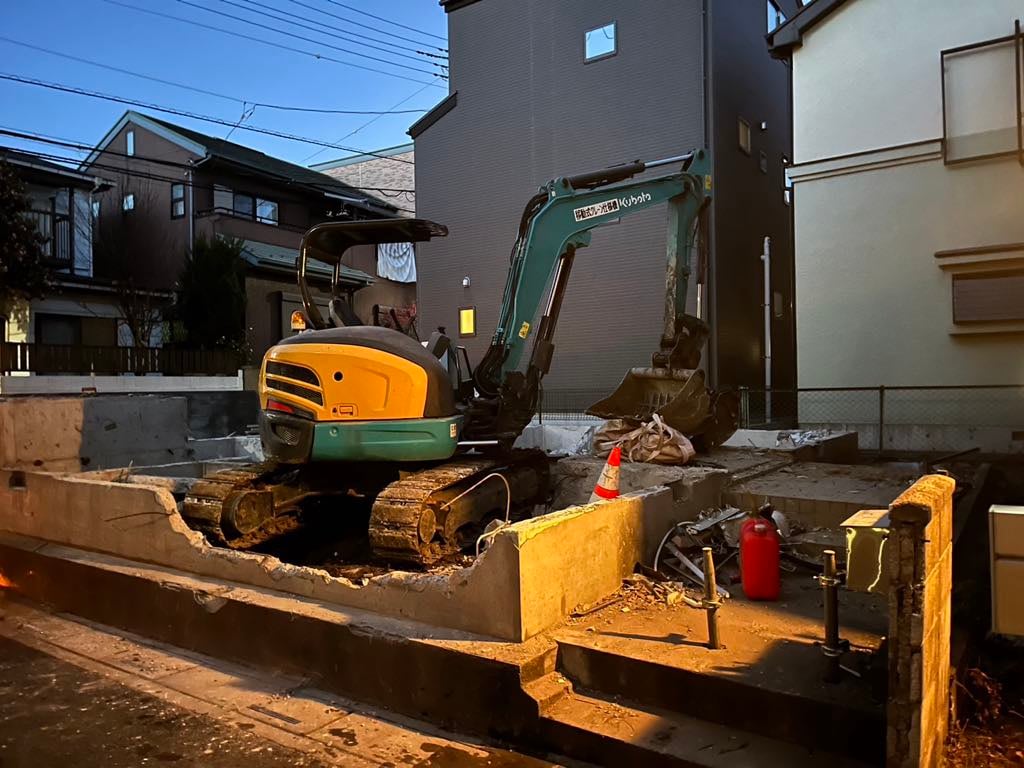 2025/03/01の解体状況：発生材（木くず、廃プラ、混合）搬出