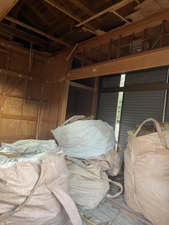 2025/04/22の解体状況：内装撤去