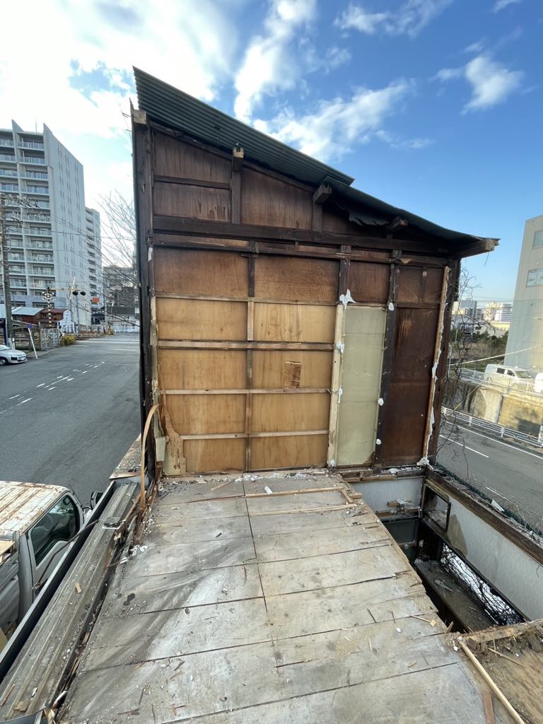 2025/03/03の解体状況：隣家切り離し状況