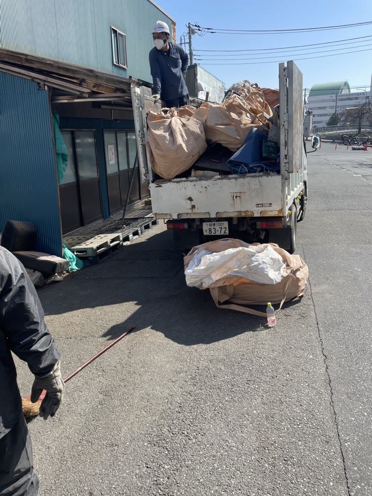 2025/03/03の解体状況：木くず搬出